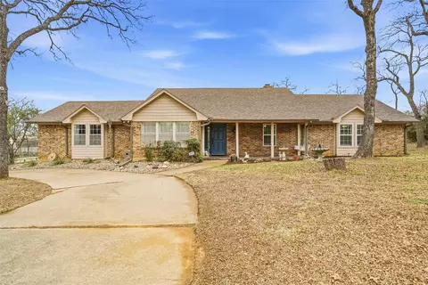 205 Roaring Springs Dr, Joshua, TX 76058