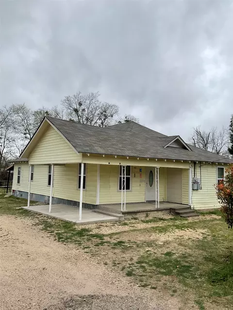 400 Travis, Mexia, TX 76667