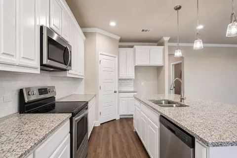 Kitchen - 701 Broken Bow Ln, Cleburne, TX 76033 photo 1 of 2