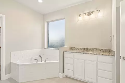 Bath - 701 Broken Bow Ln, Cleburne, TX 76033 photo 6 of 9