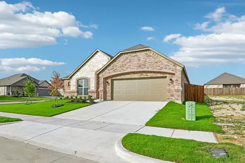 Exterior - 701 Broken Bow Ln, Cleburne, TX 76033 photo 2 of 5