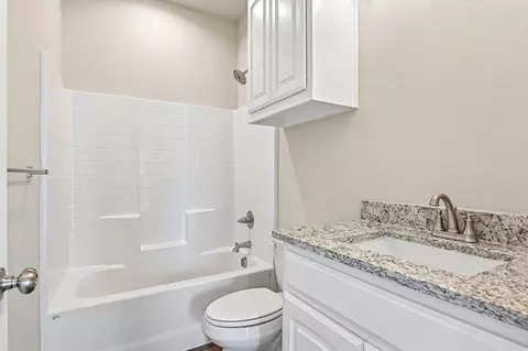 Bath - 701 Broken Bow Ln, Cleburne, TX 76033 photo 1 of 9