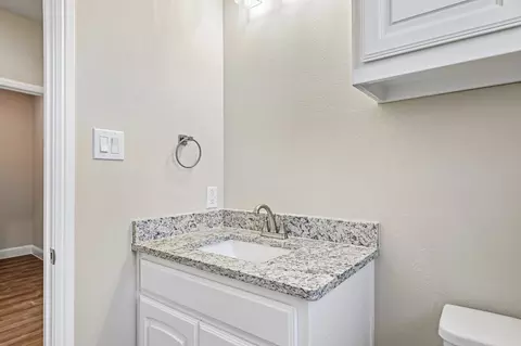 Bath - 701 Broken Bow Ln, Cleburne, TX 76033 photo 4 of 9
