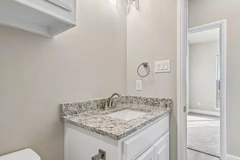 Bath - 701 Broken Bow Ln, Cleburne, TX 76033 photo 2 of 9