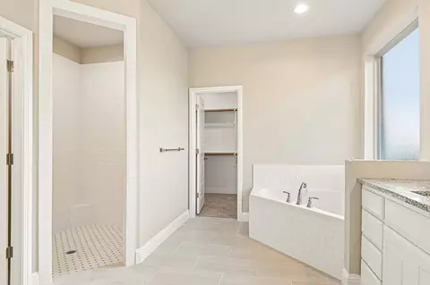 Bath - 701 Broken Bow Ln, Cleburne, TX 76033 photo 7 of 9