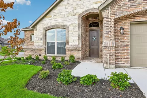 Exterior - 701 Broken Bow Ln, Cleburne, TX 76033 photo 3 of 5