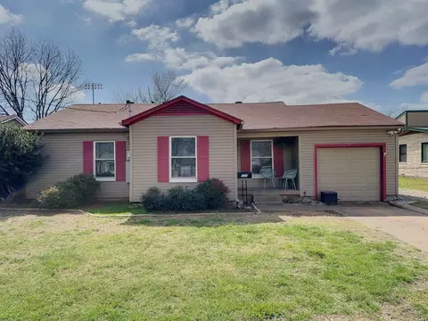 634 Oak Ridge Ln, Irving, TX 75061