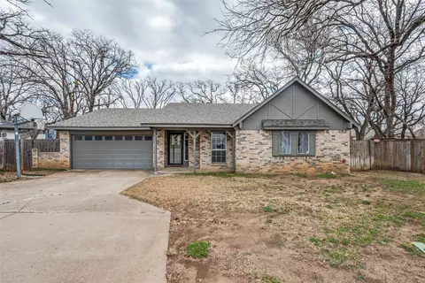 2116 Holt Rd, Arlington, TX 76006
