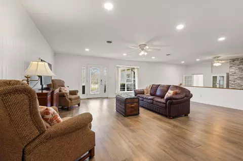 1053 Paradise Cove Rd, Pottsboro, TX 75076