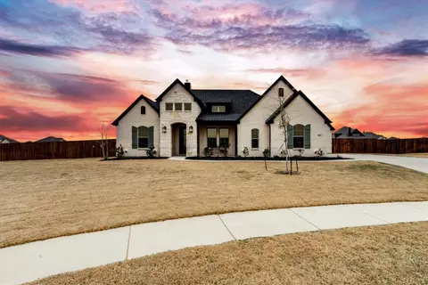 101 Grey Wolf Ct, Godley, TX 76044