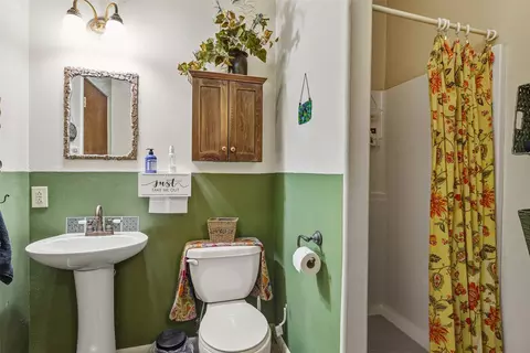 Bath - 2105 Franklin Ave, Ruston, LA 71270 photo 2 of 4