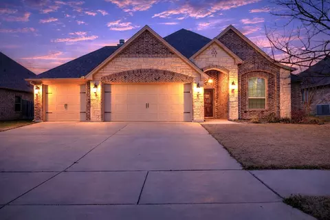 4004 Brookdale Rd, Benbrook, TX 76116