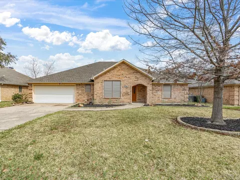5724 Puerto Vallarta Dr, North Richland Hills, TX 76180