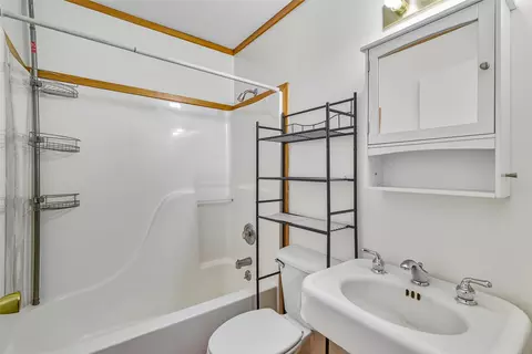 Bath - 257 Harrison Rd, Ruston, LA 71270 photo 2 of 4