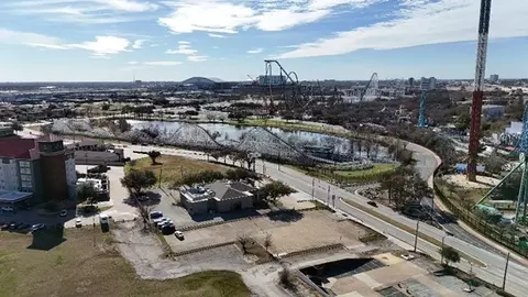 912 Six Flags Dr, Arlington, TX 76011