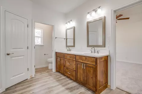 Bath - 130 Abbott Ave, Covington, TX 76636 photo 4 of 6