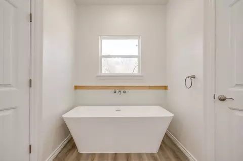 Bath - 130 Abbott Ave, Covington, TX 76636 photo 1 of 6