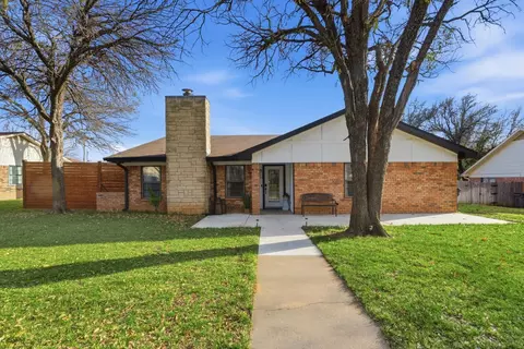 1008 Royal Ln, Graham, TX 76450