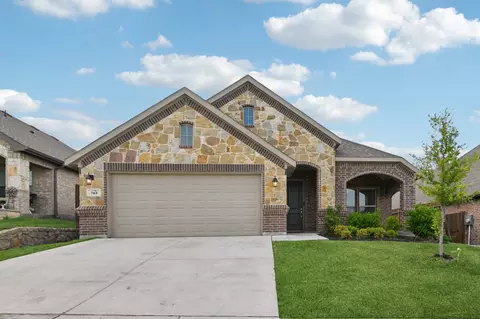 748 Long Iron Dr, Fort Worth, TX 76108
