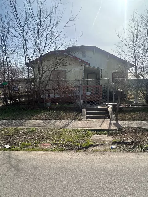 3019 Bourland St, Greenville, TX 75401
