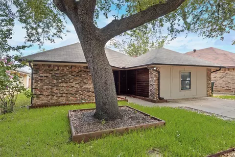 2203 Placid Dr, Carrollton, TX 75007