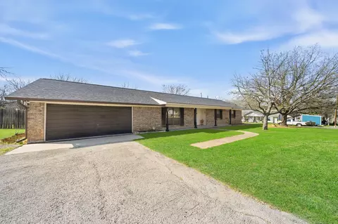 502 S 8th St, Valley Mills, TX 76689