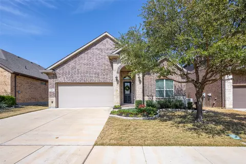 5825 Canyon Oaks Ln, Fort Worth, TX 76137