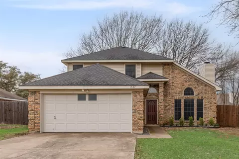 1647 Greenway Ct, Midlothian, TX 76065