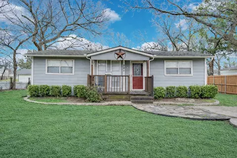 205 W Latimer St, Ennis, TX 75119