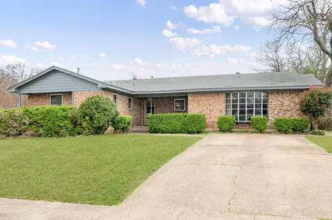 3213 Pecan Ln, Garland, TX 75041