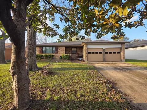 8257 Stony Creek Dr, Dallas, TX 75228