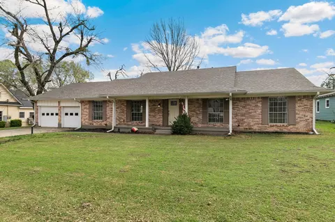 214 Center St, Whitesboro, TX 76273