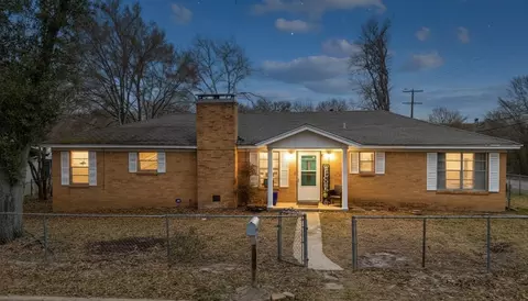 700 Powderhorn Dr, Athens, TX 75751