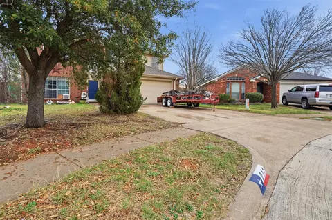 211 Jacinth Ln, Granbury, TX 76049