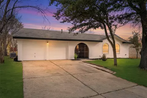 3405 Woodbridge Dr, Forest Hill, TX 76140