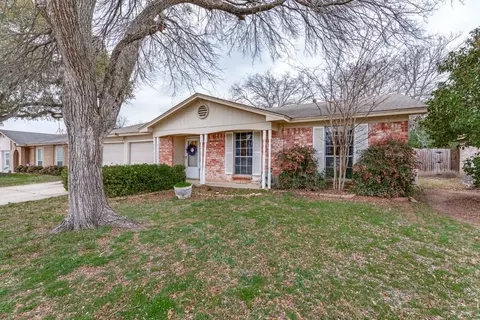 6037 Highcrest Dr, Watauga, TX 76148
