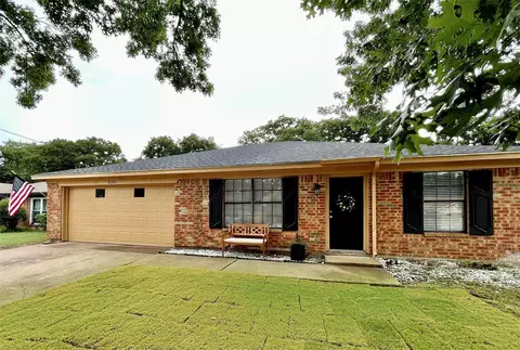 6201 Big Springs Dr, Arlington, TX 76001