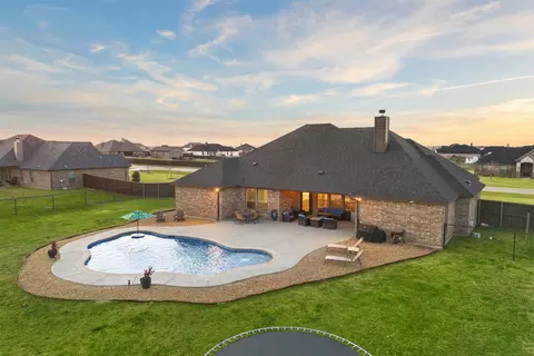 331 Crosswind Dr, Waxahachie, TX 75167