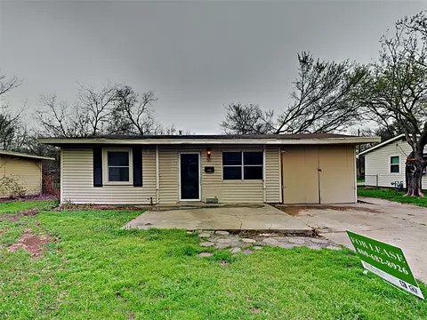 2815 Ash Park Dr, Richland Hills, TX 76118