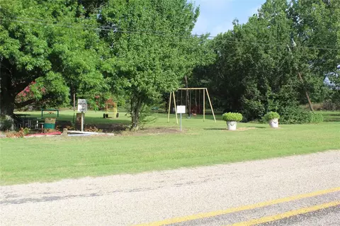 Exterior - 402 Cleveland St, Bailey, TX 75413 photo 4 of 4
