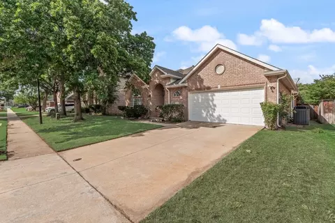 1325 Winnipeg Dr, Lewisville, TX 75077