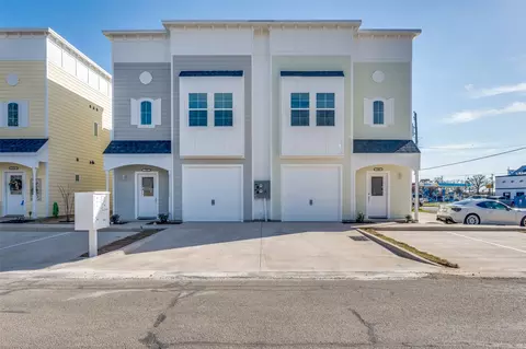 104 Market St, Lake Dallas, TX 75065