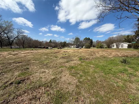 228 E Prospect St, Denison, TX 75021 photo 2
