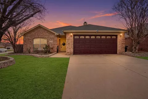 4800 Topaz Ln, Granbury, TX 76049