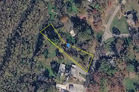 137 W Lakeside Dr, Huntsville, TX 77320