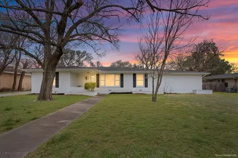 2416 Lake Air Dr, Waco, TX 76710