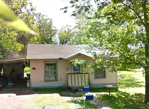 506 N 3rd St, Talco, TX 75487