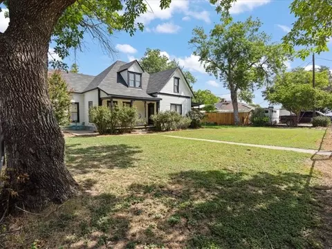 Exterior - 809 E Adams St, Itasca, TX 76055 photo 2 of 2