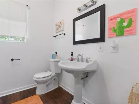 Bath - 809 E Adams St, Itasca, TX 76055 photo 1 of 4