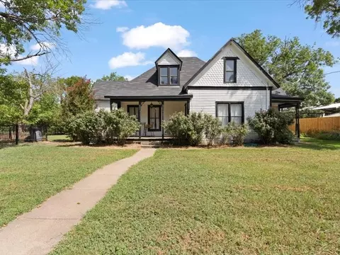 809 E Adams St, Itasca, TX 76055